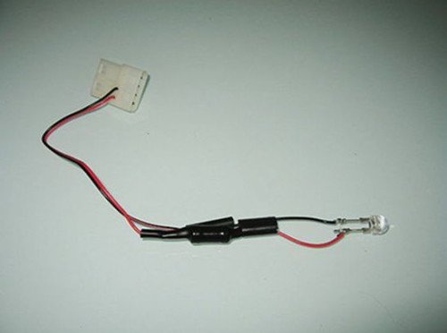светодиод подключен к 4-pin molex разъему