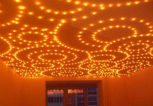 Освещение помещения с помощью токопроводящей панели со светодиодами